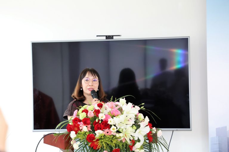 威九国际医药集团总裁宋青女士-768x512.jpeg